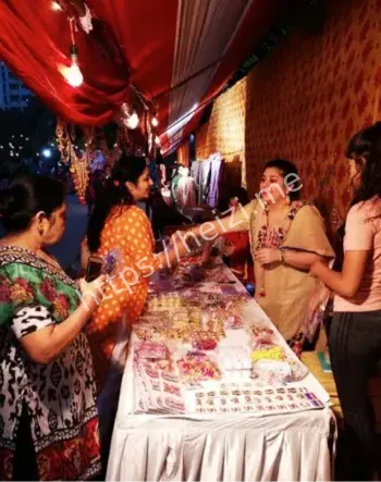 印度围圈托盘派对